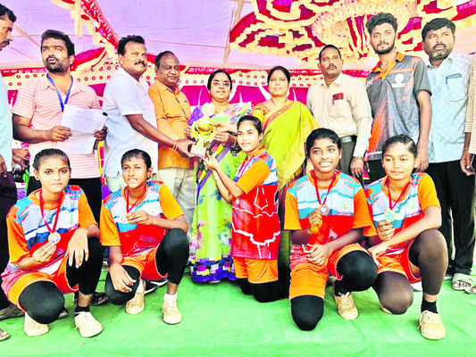 సెపక్‌తక్రా ఓవరాల్‌ చాంపియన్‌ కృష్ణా 
1