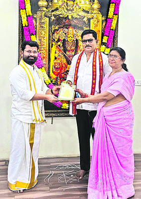 నిత్యాన్నదానానికి పలువురు విరాళాలు 1