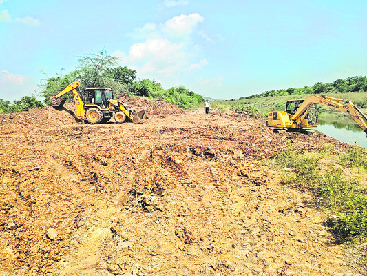 సాగర్‌ కాలువకు గండ్లు 1
