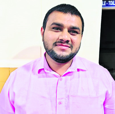 మంత్రులు, ఎమ్మెల్యేల సిఫార్సు లేఖలు ఉండాలి  
1