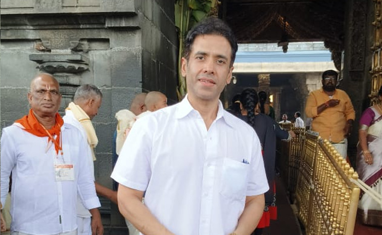 Actor Tusshar Kapoor Garu Visited Tirumala Photos 8