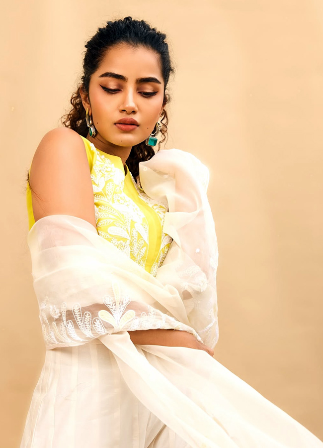 Anupama Parameswaran looks like Angel (photos)11