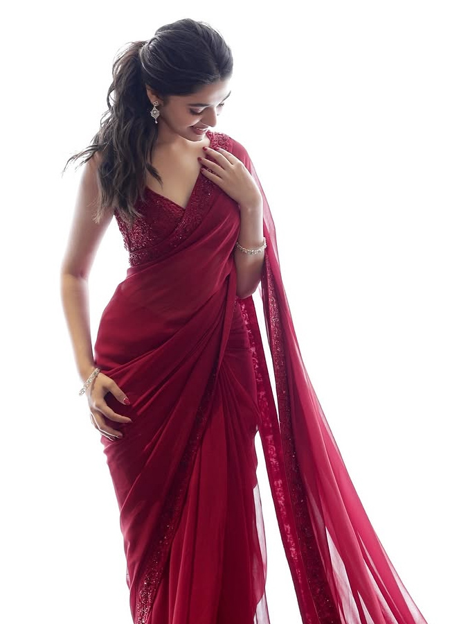 Krithi Shetty gorgeous in red rose dress: Photos13