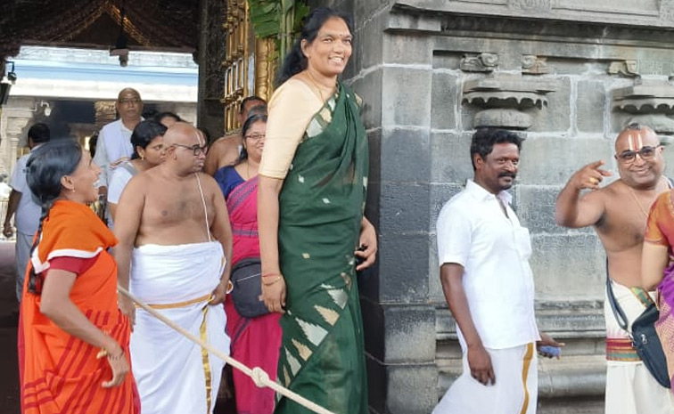 Tallest Woman in Tirupati! Sri Lankan Netball Captain Tarjini Sivalingam Shocks Devotees at Tirumala PHotos3