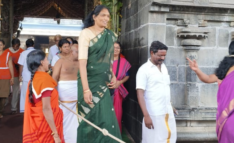 Tallest Woman in Tirupati! Sri Lankan Netball Captain Tarjini Sivalingam Shocks Devotees at Tirumala PHotos4