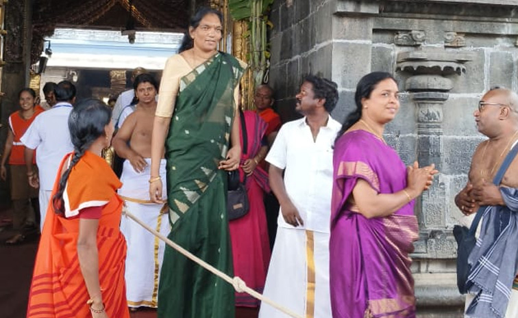 Tallest Woman in Tirupati! Sri Lankan Netball Captain Tarjini Sivalingam Shocks Devotees at Tirumala PHotos5