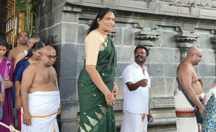 Tallest Woman in Tirupati! Sri Lankan Netball Captain Tarjini Sivalingam Shocks Devotees at Tirumala PHotos10