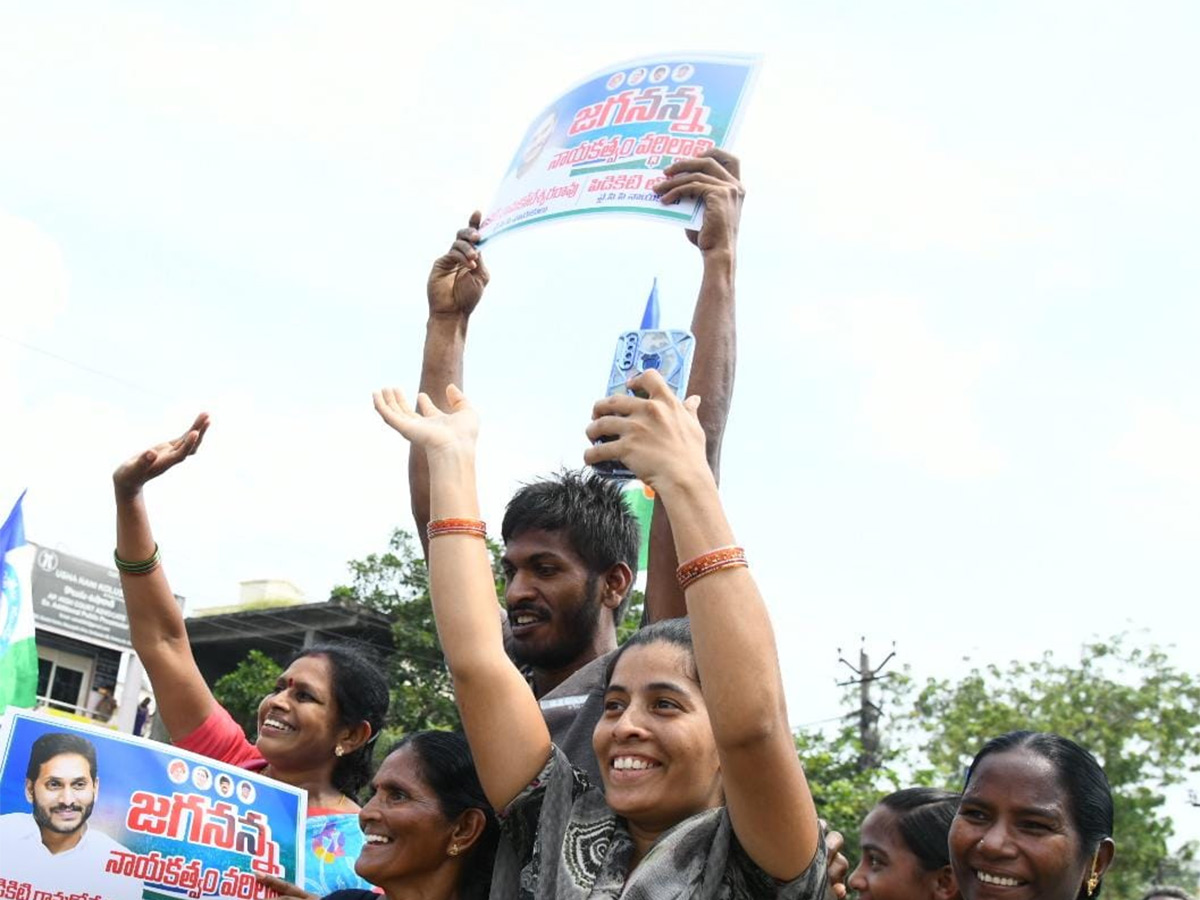 Unstoppable Jagan Mass Craze Krishna District Tour Photos19