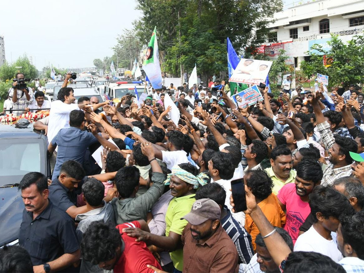 Unstoppable Jagan Mass Craze Krishna District Tour Photos20