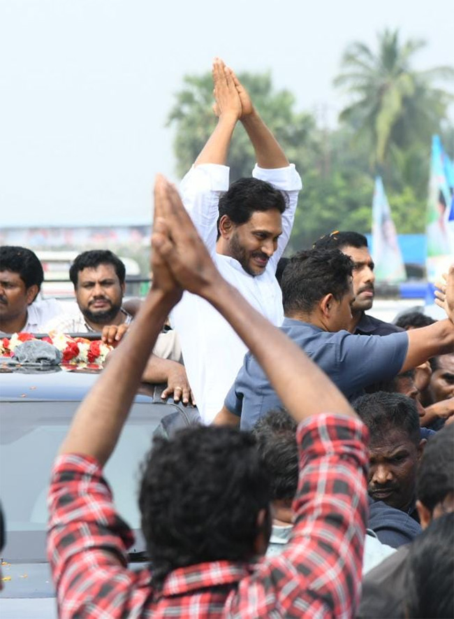 Unstoppable Jagan Mass Craze Krishna District Tour Photos21