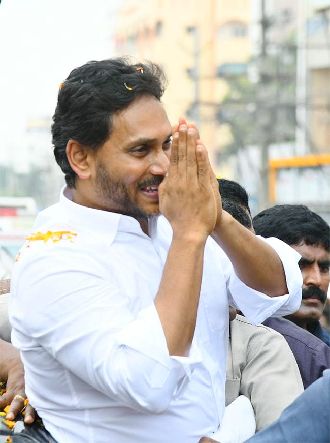 Unstoppable Jagan Mass Craze Krishna District Tour Photos27