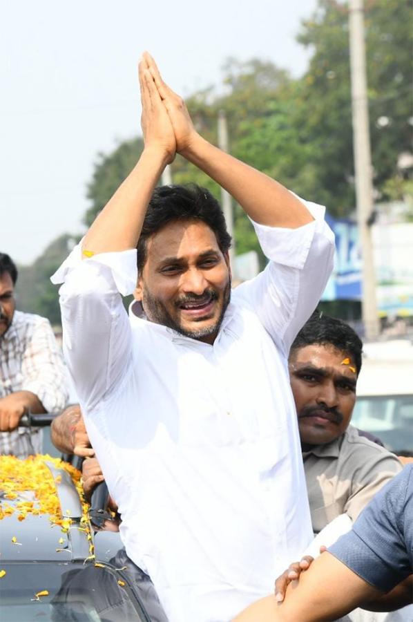 Unstoppable Jagan Mass Craze Krishna District Tour Photos33