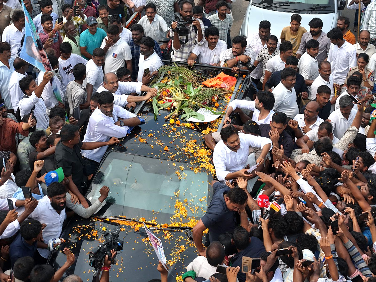 Unstoppable Jagan Mass Craze Krishna District Tour Photos4