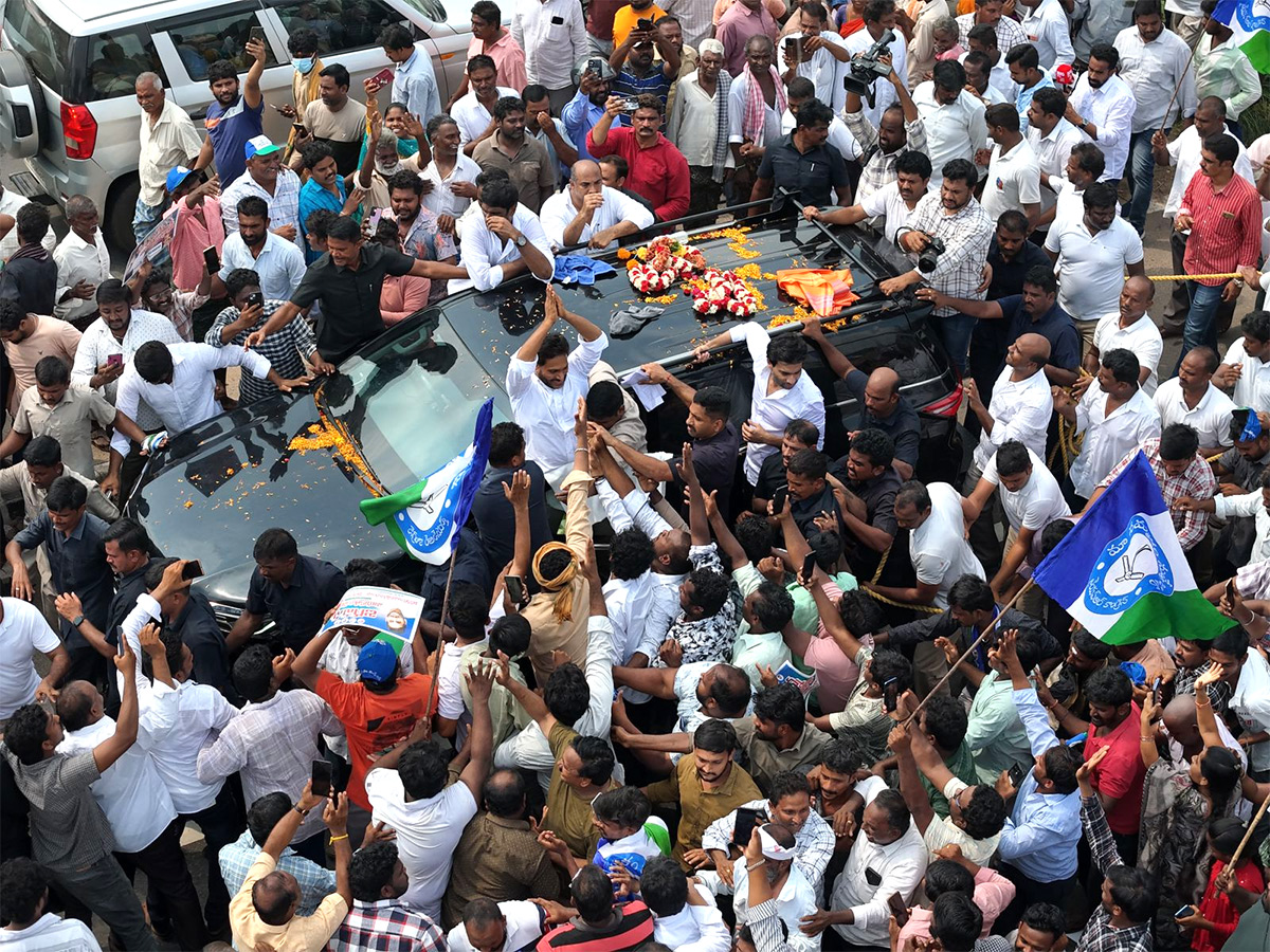 Unstoppable Jagan Mass Craze Krishna District Tour Photos5