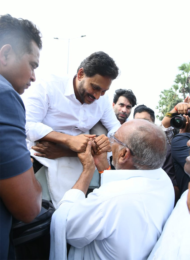 Unstoppable Jagan Mass Craze Krishna District Tour Photos8