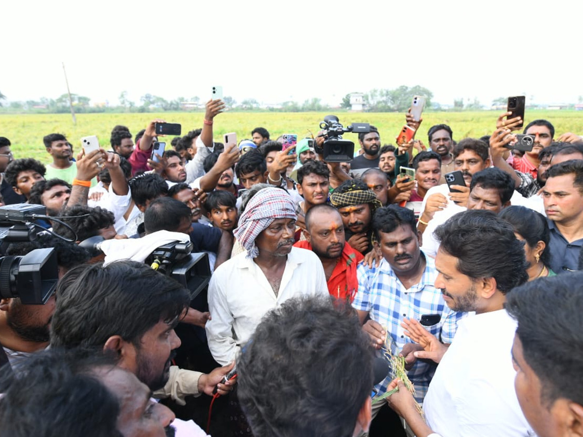 YS Jagan visits cyclone Hit farmers In Krishna District PHotos8