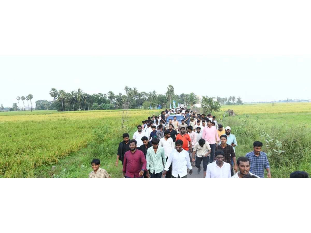YS Jagan visits cyclone Hit farmers In Krishna District PHotos35