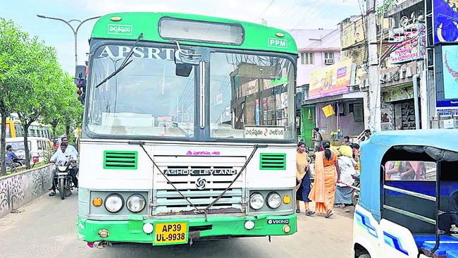 బస్సెక్కాలంటే భయం..! 1