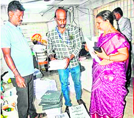 ఇంటింటి సర్వేకు శ్రీకారం 1