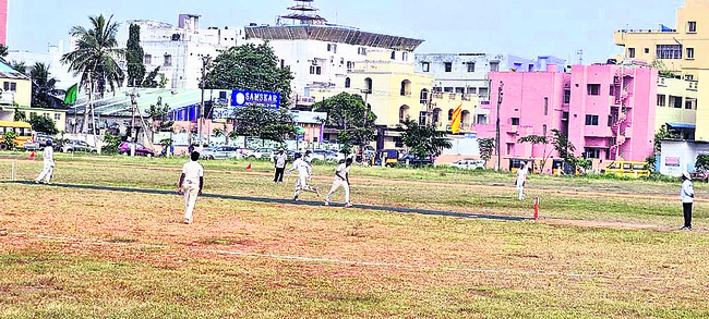 సెమీఫైనల్‌కు దూసుకెళ్లిన శ్రీకాకుళం 1