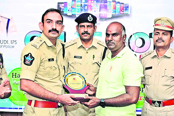 శభాష్‌ రఘురామన్‌! 
1