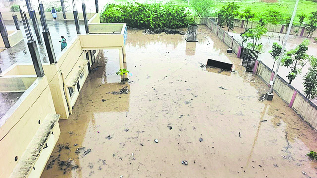 మహేశ్వరంలో భీకర వాన 1