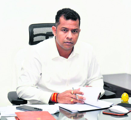 మేకపాటికి  నల్లపరెడ్డి పరామర్శ 
1