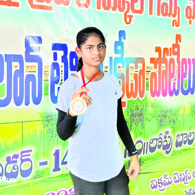 జాతీయ స్థాయి టెన్నిస్‌ పోటీలకు విద్యార్థి ఎంపిక 2