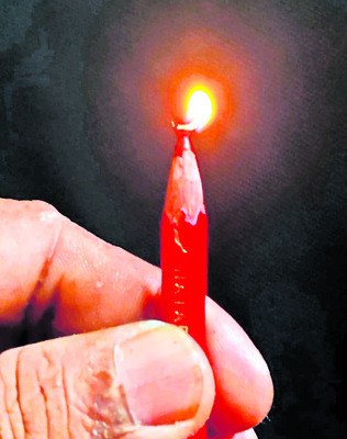 పెన్సిల్‌ మొనపై కార్తీకదీపం
1