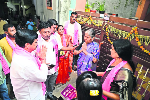 జిల్లా నేతల జూబ్లీ బాట1