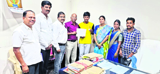 ఎస్సారెస్పీకి తగ్గిన వరద 
2