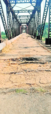 బ్రిటిష్‌ వంతెనను సంరక్షించండి2