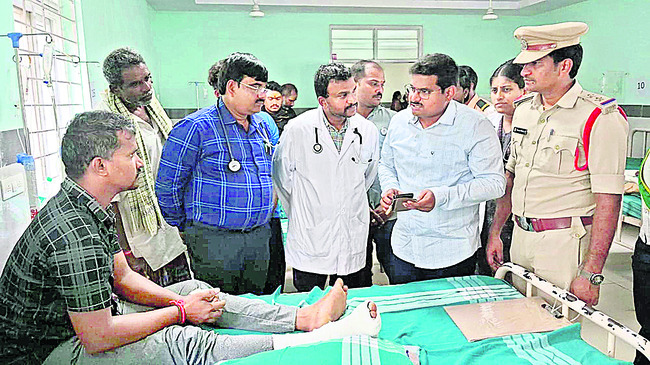 నిఖిల్‌ కుటుంబానికి జెడ్పీ చైర్‌పర్సన్‌ పరామర్శ 1