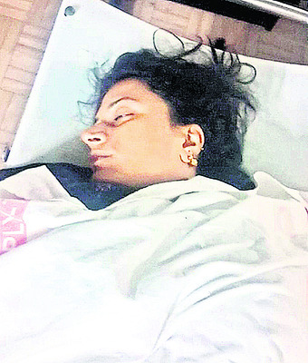 ఐచర్‌ను ఢీకొన్న ప్రైవేట్‌ బస్సు
2