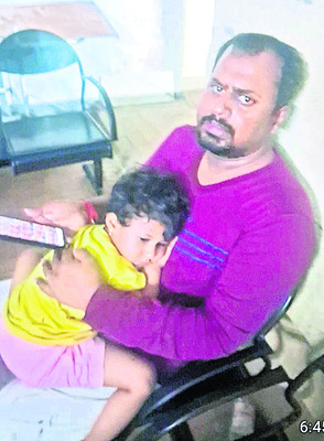 ఐచర్‌ను ఢీకొన్న ప్రైవేట్‌ బస్సు
1