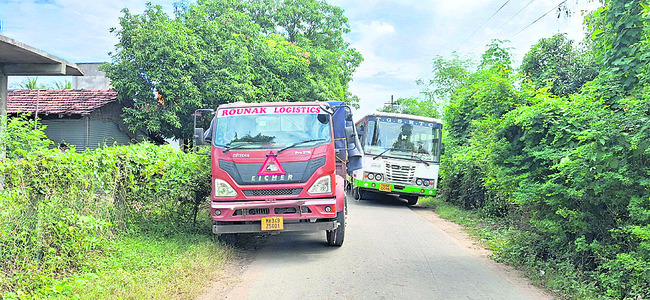 ● కంకర టిప్పర్లతో తరచూ ప్రమాదాలు ● తాజాగా దహెగాంలో ఓ ఘట2
