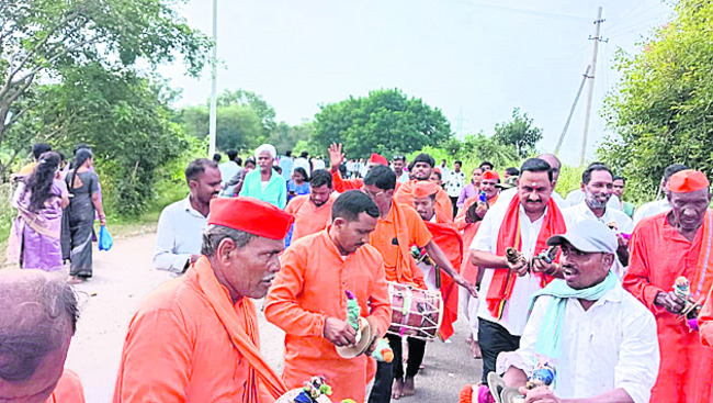 వైభవంగా మహాపాదయాత్ర1