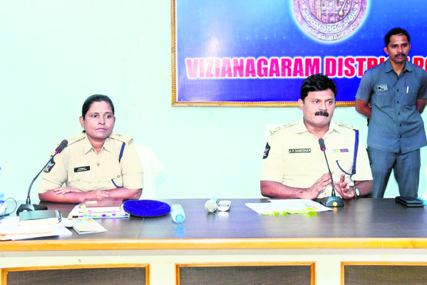 పాత నేరస్తులపై నిఘా పెట్టండి
1