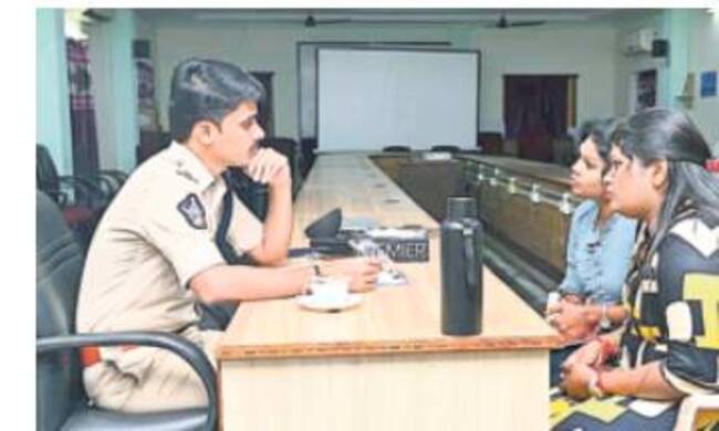 ఇదీ మన నాయకుల ఘనత.. 2