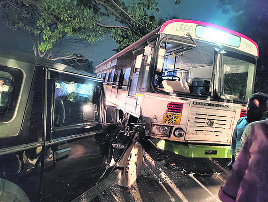 మన రోడ్లూ డేంజరే!1