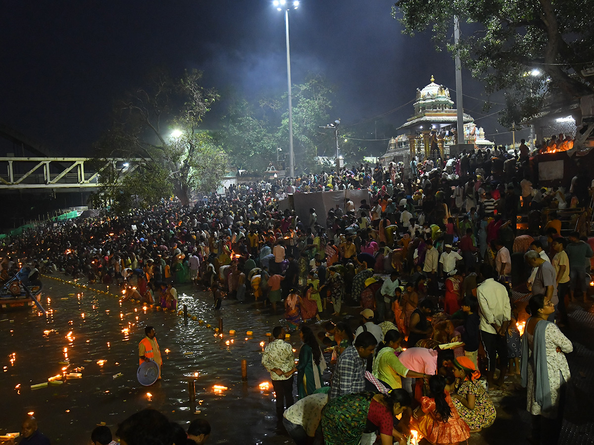 Karthika Pournami 2022 Celebrations Pushkar Ghat Rajahmundry1