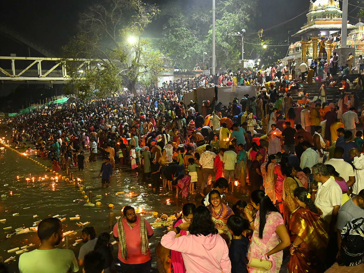 Karthika Pournami 2022 Celebrations Pushkar Ghat Rajahmundry10