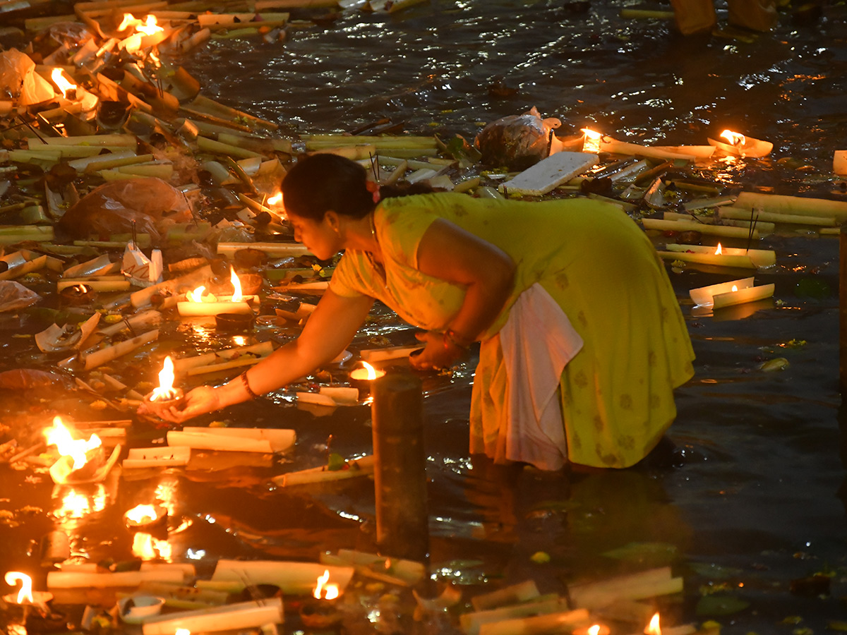 Karthika Pournami 2022 Celebrations Pushkar Ghat Rajahmundry13