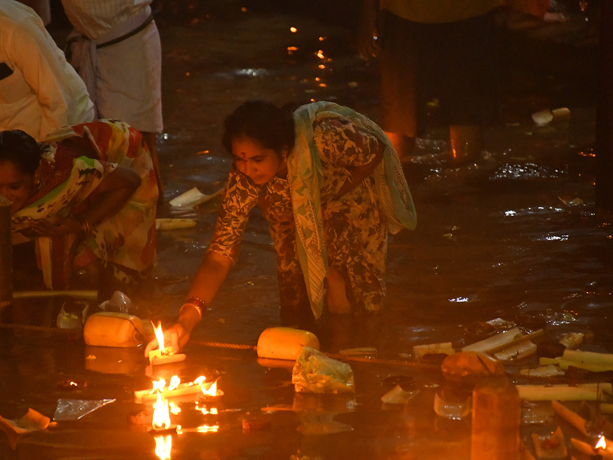 Karthika Pournami 2022 Celebrations Pushkar Ghat Rajahmundry14