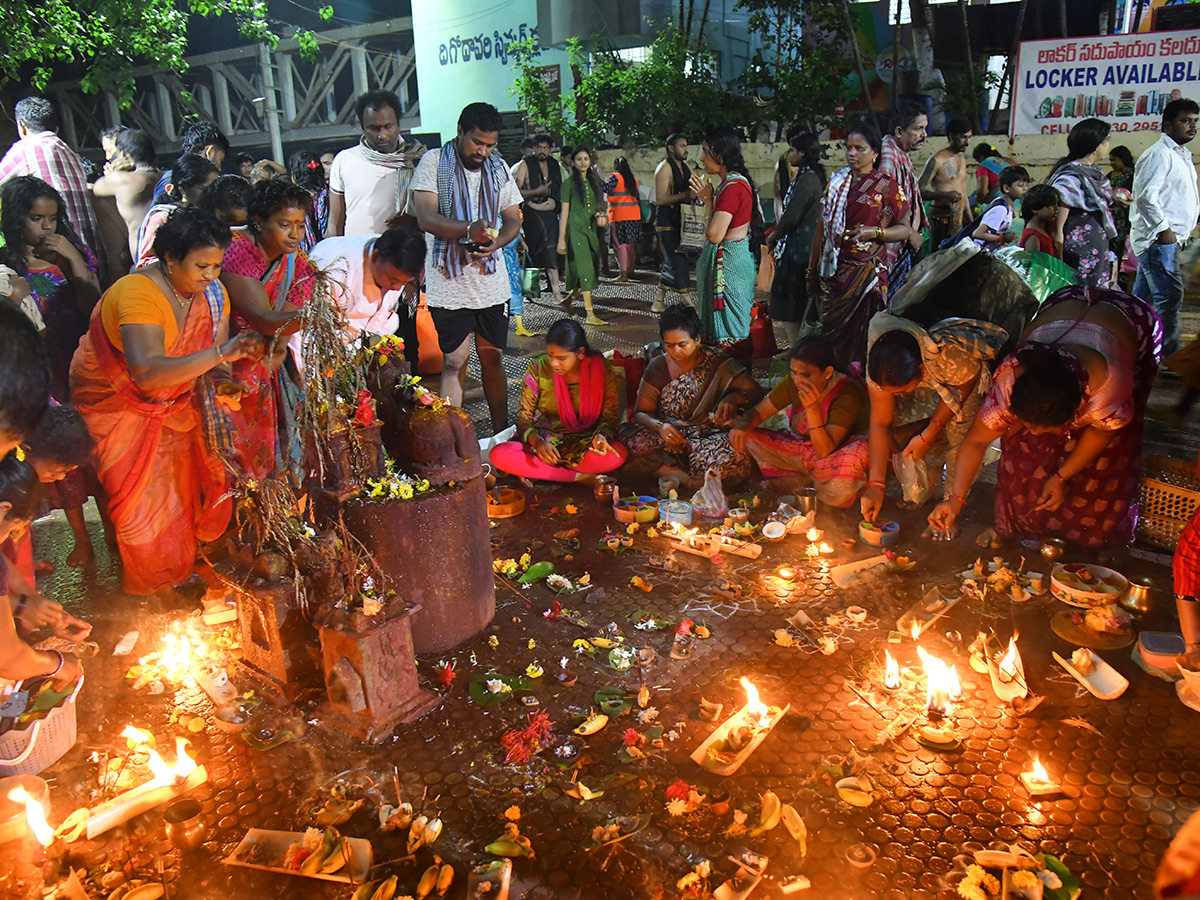 Karthika Pournami 2022 Celebrations Pushkar Ghat Rajahmundry16
