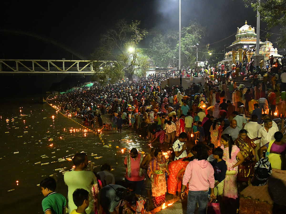 Karthika Pournami 2022 Celebrations Pushkar Ghat Rajahmundry19