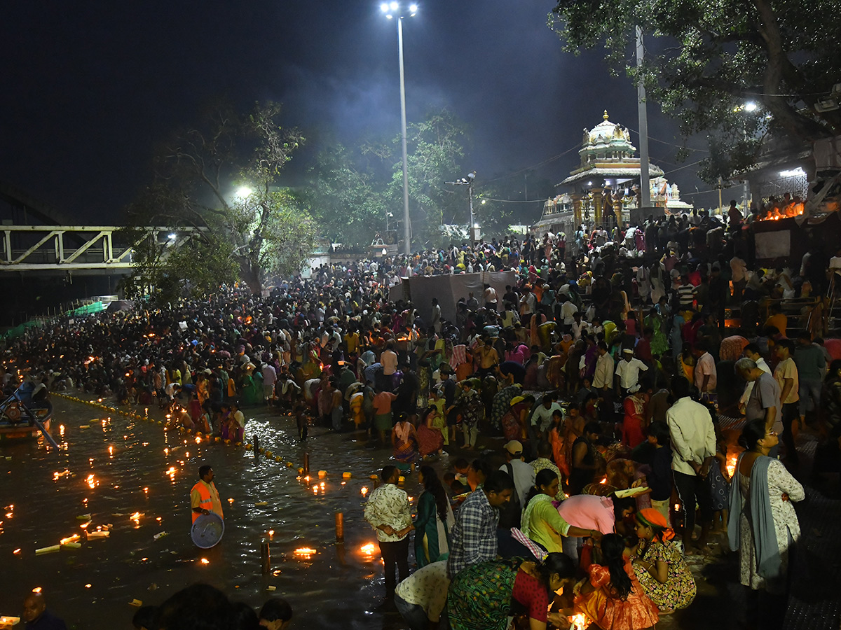 Karthika Pournami 2022 Celebrations Pushkar Ghat Rajahmundry2