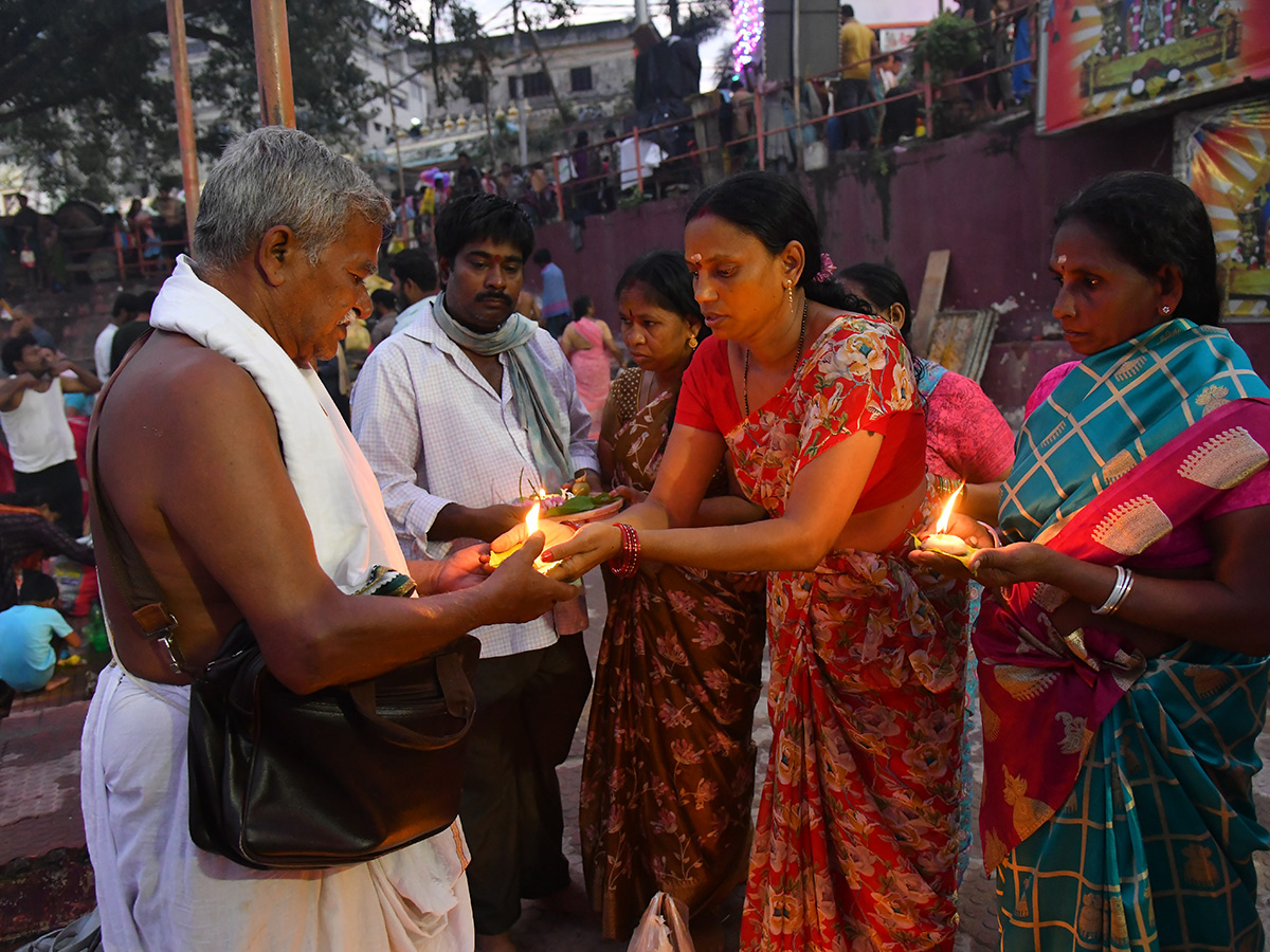 Karthika Pournami 2022 Celebrations Pushkar Ghat Rajahmundry4