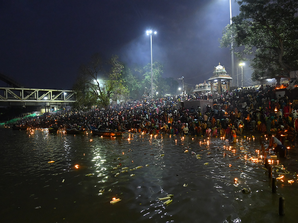 Karthika Pournami 2022 Celebrations Pushkar Ghat Rajahmundry5