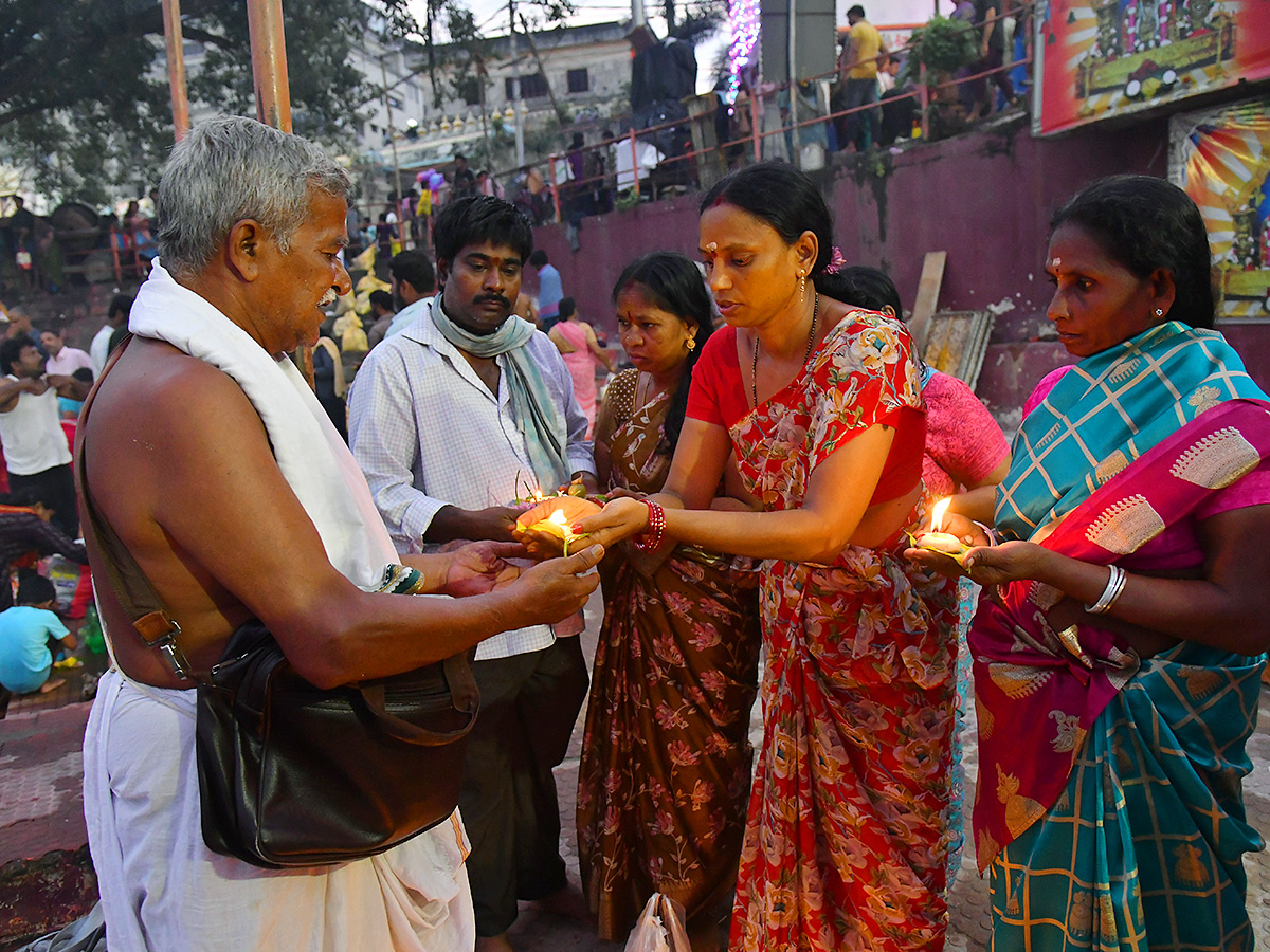 Karthika Pournami 2022 Celebrations Pushkar Ghat Rajahmundry8